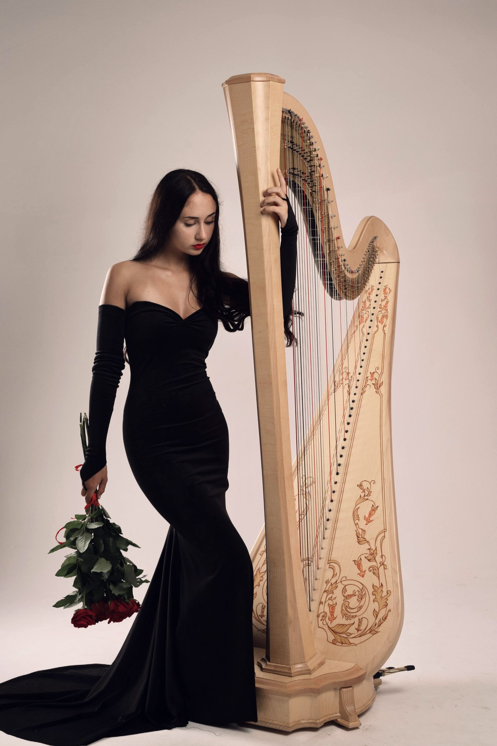Portret Krystyny Siek w czarnej sukni