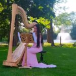 Recital harfowy w sali koncertowej